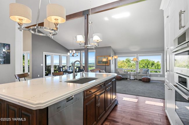Kitchen | Image 11