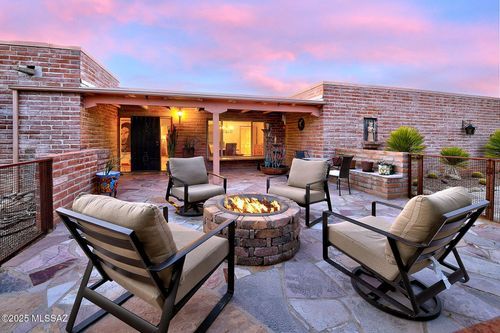 1021 E Via Soledad, Tucson, AZ, 85718-4743 | Card Image