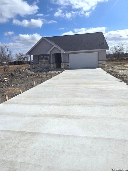 181 Ranchero Way, Natalia, TX, 78059-2280 | Card Image