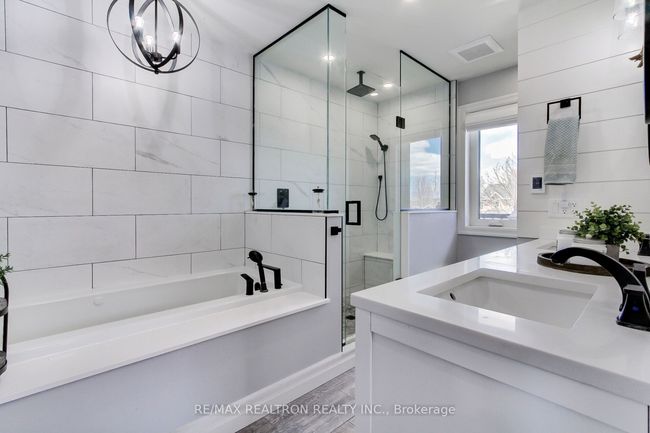 169 King St, House other with 4 bedrooms, 3 bathrooms and 6 parking in Mount Albert ON | Image 16