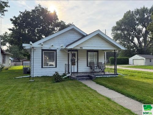 2137 Dewey St, Sioux City, IA, 51109-1103 | Card Image