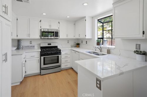 553-18102 Erik Ct, Canyon Country, CA, 91387-4977 | Card Image