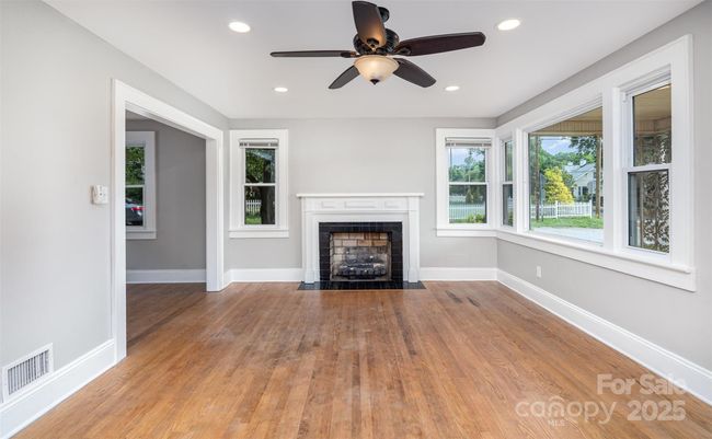 506 7 Th St Sw, House other with 3 bedrooms, 3 bathrooms and null parking in Hickory NC | Image 4