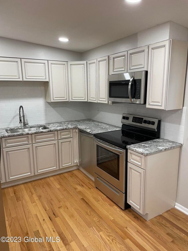 29 Willey Street, For Rent in Guilderland Zoocasa