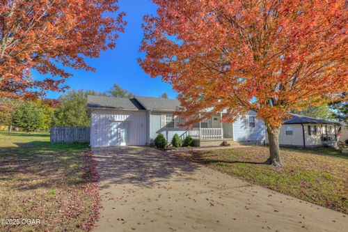 1785 Chickadee Dr, Webb City, MO, 64870-1210 | Card Image