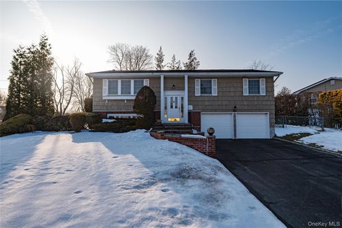 4 Winslow Ln, Smithtown, NY, 11787-1325 | Card Image