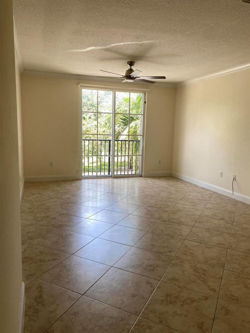 apt-203-580 S Sapodilla Ave, West Palm Beach, FL, 33401-4198 | Card Image