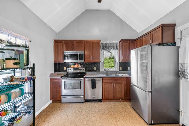 69 West St, Home with 5 bedrooms, 3 bathrooms and 2 parking in New London CT | Image 23