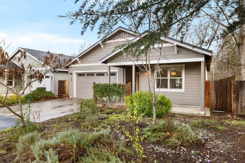 295 S 1st Street, Talent, OR, 97540 | Card Image