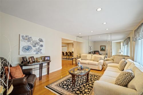 2046 Hancock Ave, North Bellmore, NY, 11710-1517 | Card Image