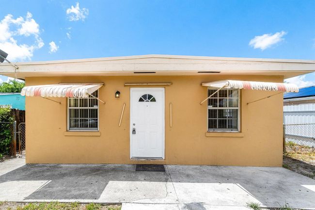 1228 Highview Rd, House other with 3 bedrooms, 2 bathrooms and null parking in Lantana FL | Image 4