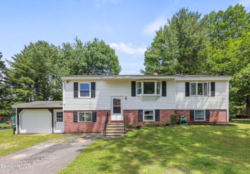 7 Grant St, Pittsfield, MA, 01201-2411 | Card Image
