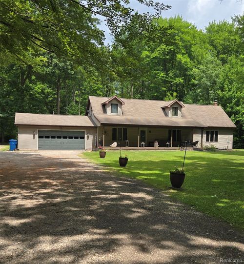 760 Moff Dr, Columbiaville, MI, 48421-9735 | Card Image