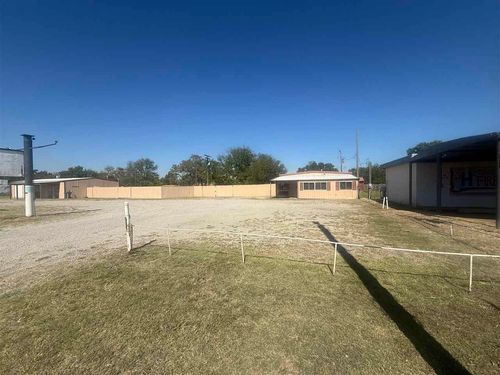 705 E Chicago Avenue, Yale, OK, 74085 | Card Image