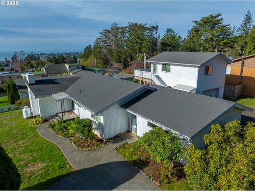 16281 Chapman Ln, Brookings, OR, 97415-9480 | Card Image