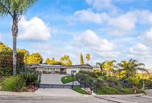 20531 Rhoda, Woodland Hills, CA, 91367 | Card Image
