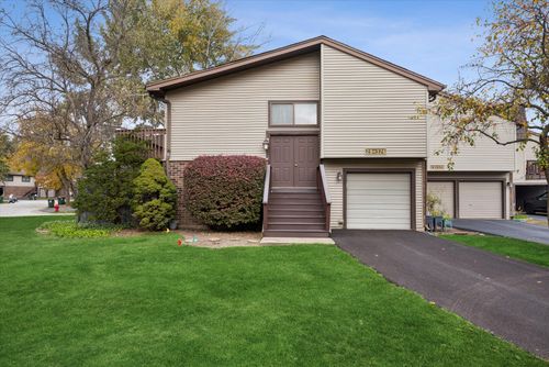 29W376 White Oak Drive, Warrenville, IL, 60555 | Card Image