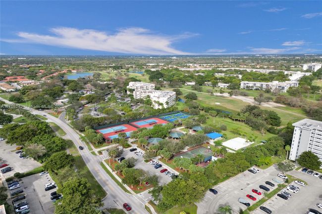APT-501 - 3500 Oaks Clubhouse Dr, Condo with 3 bedrooms, 2 bathrooms and null parking in Pompano Beach FL | Image 78