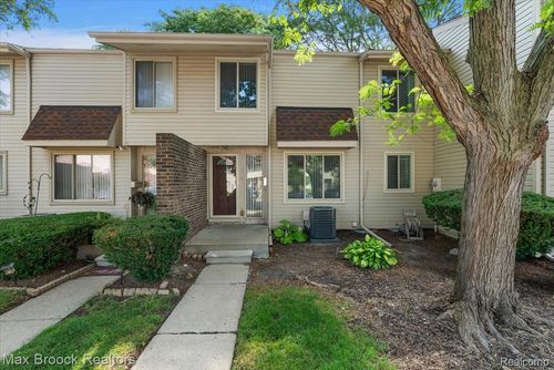 2 Roanoke Towne Street, Southfield, MI, 48075 | Card Image