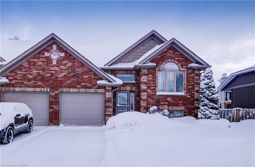 116 Church St N, Mount Forest, ON, N0G2L2 | Card Image