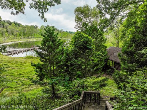 3511 Sutton Ln, Commerce Township, MI, 48390-1231 | Card Image