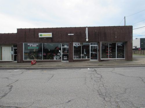 210 E Commerce St, Morrilton, AR, 72110-2923 | Card Image