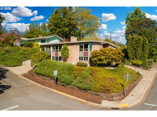 495 W 27th Ave, Eugene, OR, 97405-2744 | Card Image