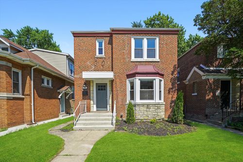 8051 S Paxton Ave, Chicago, IL, 60617-1159 | Card Image