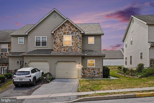 136 Kristy Ln, HARRISBURG, PA, 17111-5008 | Card Image