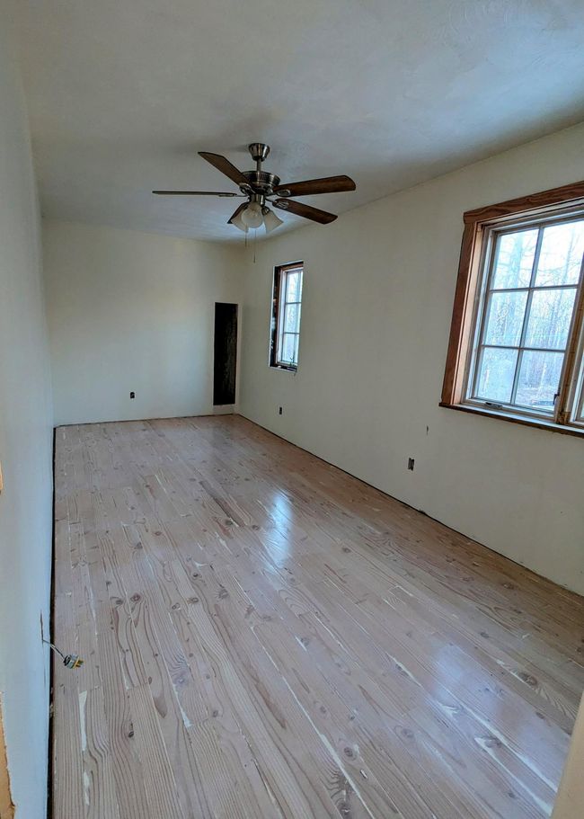 Grain Bin bedroom #2 | Image 43