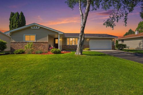 318 Eilbes Ave, Beaver Dam, WI, 53916-1918 | Card Image