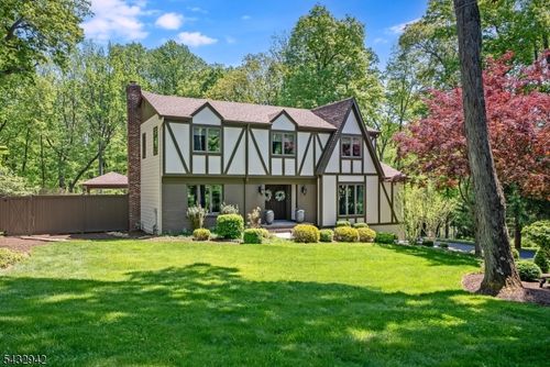 16 Farm Rd, Chester Twp, NJ, 07869-3307 | Card Image