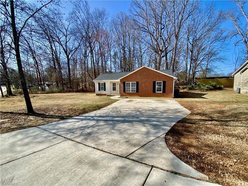 712 Newsome Rd, Salisbury, NC, 28146-7232 | Card Image
