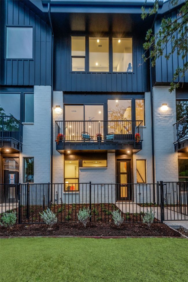 14911 Reserve Circle, Townhouse with 3 bedrooms, 4 bathrooms and null parking in Addison TX | Image 25