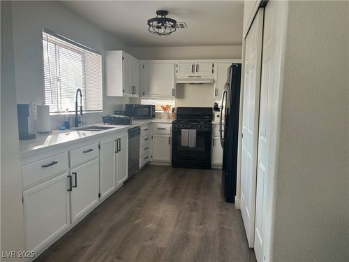5727 Roundrock Dr, Las Vegas, NV, 89142-2045 | Card Image
