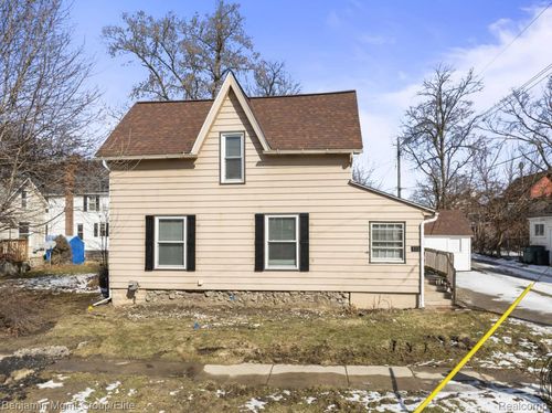532 Fox St, Lapeer, MI, 48446-2127 | Card Image
