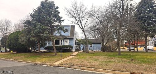 111 Central St, Manville, NJ, 08835-2500 | Card Image