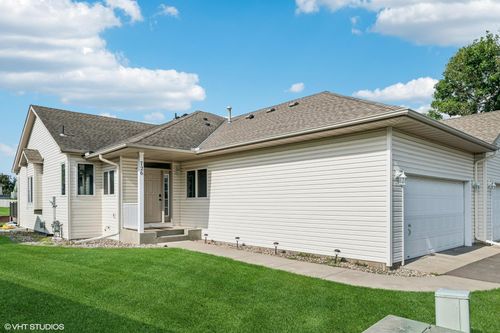 726 Regent Dr, Shakopee, MN, 55379-8261 | Card Image