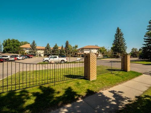 202-75 Temple Boulevard W, Lethbridge, AB, T1K5M2 | Card Image