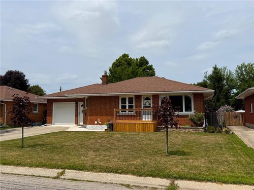 153 Connaught Ave, Delhi, ON, N4B1K8 | Card Image