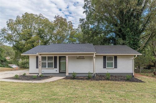 1827 Thomasville Dr Se, Atlanta, GA, 30315-6940 | Card Image