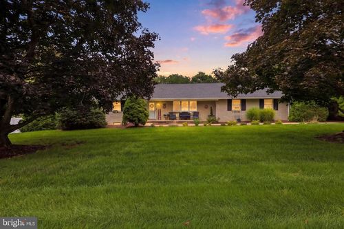 11 Springwood Ave, STEWARTSTOWN, PA, 17363-4034 | Card Image