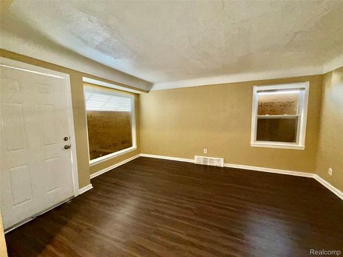 18830 Hasse St, Detroit, MI, 48234-2142 | Card Image