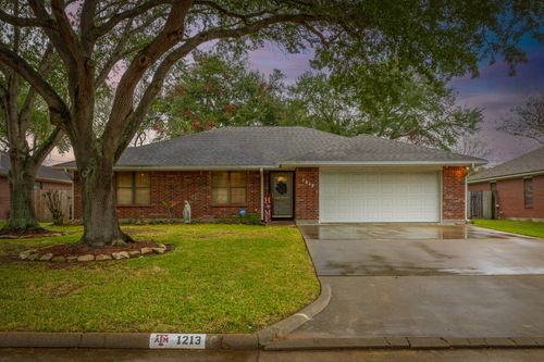 1213 Shadowlake Dr, Sealy, TX, 77474-3121 | Card Image