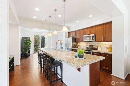 105-10175 156th Ct Ne, Redmond, WA, 98052-0018 | Card Image