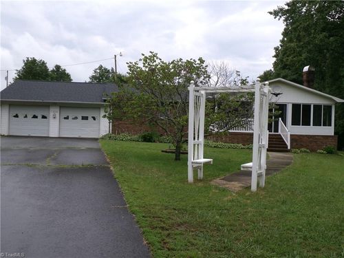 1040 Sherry Drive, Winston Salem, NC, 27052 | Card Image