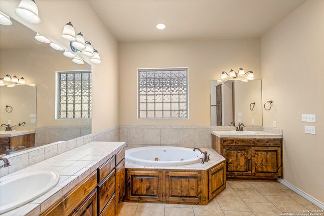 2789 Indian Wells Dr, House other with 3 bedrooms, 4 bathrooms and null parking in Kerrville TX | Image 11