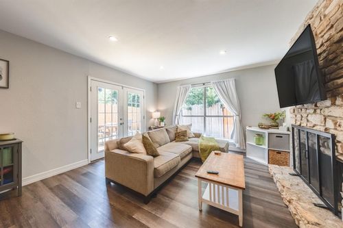 4807 Yucca Hill Dr, Austin, TX, 78744-5711 | Card Image