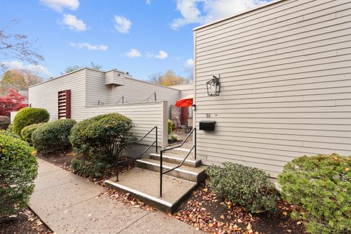 51-51 Charlton Hill Rd, Hamden, CT, 06518-2550 | Card Image