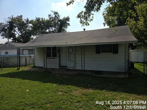 110 12th St, Wood River, IL, 62095-2221 | Card Image